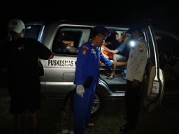 Dua Hari Dilakukan Pencarian Polisi Berhasil Evakuasi Nelayan Yang Hilang di Perairan Lamongan