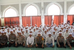 Sosialisasi Etika Berlalu - Lintas Polres Pelabuhan Tanjung Perak Gelar Coaching Clinic di Pondok Pesantren Assalafi Al-Fitrah Surabaya