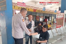 Patroli Jalan Kaki, Polsubsektor Terbus Kp. Rambutan Himbau Penumpang Waspada Tindak Kejahatan.