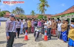 Membangun Kesadaran Sosial: Polres Sampang dan Ponpes Al-Haromaen Kolaborasi dalam Police Goes To Pesantren