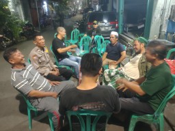 Bhabinkamtibmas Kel. Rawa Terate Selalu menjaga lingkungan selalu aman, Ketua Rw. 02 berikan Apresisasi.
