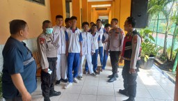 Samapta Polsek Kramatjati Sambangi SMAN 93 dan Laksanakan Patroli Dialogis