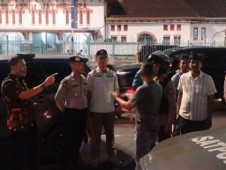 OPS Brantas Jaya 2025: Polres Metro Jkarta Timur Tertibkan Atribut Ormas di Ruang Publik.