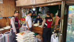 Polsek Matraman Pantau Harga Sembako di Pasar Palmeriem, Cabai Rawit Merah Tembus Rp100 Ribu per Kg.