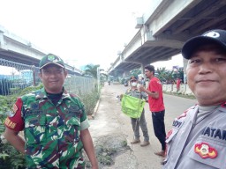 Pembersihan Atribut dan Penurunan Spanduk Ormas di Cipinang Melayu Berjalan Kondusif dan Sukarela