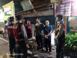 Polsek Matraman Gelar Patroli Dini Hari, Antisipasi C3 dan Tawuran Remaja di Utan Kayu Utara