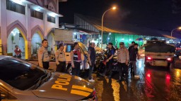 Polsek Kramatjati Lakukan Monitoring Aktivitas Pedagang di Pasar Induk Pasca Pembongkaran Posko Ormas