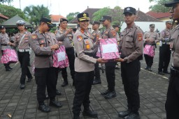 Polres Jembrana Lepas 43 Bintara Remaja OAP, Kapolres: “Kalian Pulang Sebagai Cahaya Harapan Bagi Papua