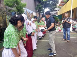 Polres Metro Jakarta Timur Gelar Penyuluhan Bahaya Narkoba di SDN 01 Balimaster Jatinegara.