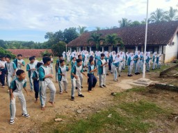 SMPN 02 Cibaliung Gelar Kegiatan Olahraga Selasa Sehat” Untuk Siswa Kelas 7 hingga 9