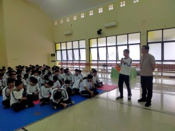 Sat Narkoba Polres Metro Jakarta Timur Gelar Penyuluhan Bahaya Narkoba di SMAN 31 Matraman
