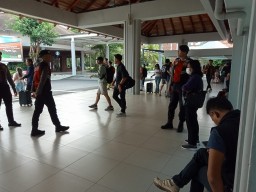 Polres Bandara Ngurah Rai Tingkatkan Pengamanan dan Himbauan Kamtibmas di Terminal Domestik