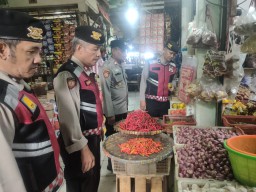 Polsek Matraman Lakukan Pemantauan Harga Sembako di Galur Sari, Pastikan Ketersediaan Aman.