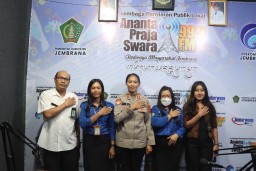 Kapolres Jembrana Ajak Masyarakat Wujudkan Keamanan Bersama Lewat Talk Show di Radio Ananta Praja Swara