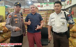 Kapolsubsektor Pasar Induk Gandeng Keamanan Lakukan Patroli dan Edukasi: Pasar Kramat Jati Kini Lebih Aman dan Tertib