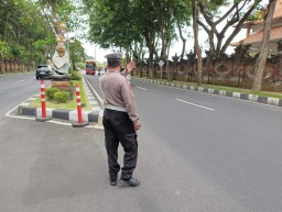 Polres Bandara Ngurah Rai Gencarkan Pengaturan Lalu Lintas Pagi Untuk Cegah Kemacetan