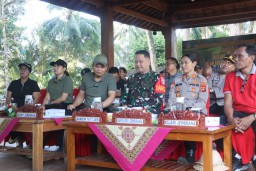 Kapolres Jembrana Ikut Serta dalam Penanaman Pohon Serentak HUT ke-68 Kodam IX/Udayana