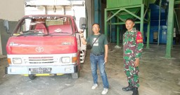 Babinsa Baratan Dampingi Petani Serap Gabah Untuk Bulog Sebanyak 5 Ton