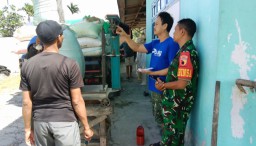 Pastikan Berjalan Lancar, Babinsa Kodim 0822/10 Wonosari Kawal Langsung Serapan Gabah Petani di Desa Tumpeng