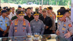 Kapolri Turun Langsung Cek Lokasi Jelang Panen Raya Jagung ke Kalbar : Kabupaten Bengkayang