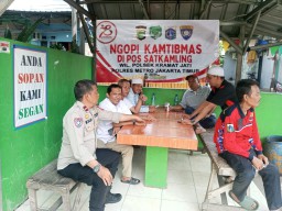 Panit Binmas Polsek Kramatjati Gelar "Ngopi Kamtibmas" Bersama Warga Balekambang Sinergi Tiga Pilar dan Warga Jadi Kunci Jaga Keamanan Lingkungan.