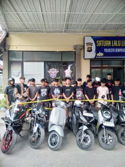 Sat Lantas Polresta Denpasar Tindak Remaja Yang Konvoi di Jalan Raya Puputan