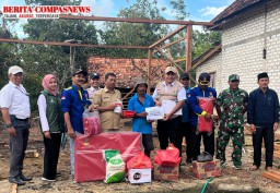 BAZNAS Sampang Peduli, Berikan Bantuan Tunai kepada Korban Kebakaran di Tlagah
