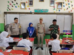 Polsek Cipayung Kawal Ketat Distribusi Makanan Bergizi Gratis ke 13 Sekolah, 1.939 Siswa Terlayani