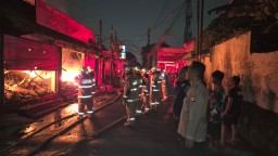 Kebakaran di Jl. Dukuh V Kramat Jati, Diduga Akibat Korsleting Tiang Listrik