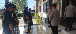 Tidur di Bekas Kandang Ayam, Polres Jembrana dan Relawan Bedah Rumah Nenek Alib