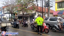 Polres Sampang Tunjukkan Komitmen dalam Meningkatkan Keselamatan Jalan melalui Pengaturan Lalu Lintas