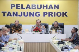 Polres Pelabuhan Tanjung Priok Gelar Sosialisasi ODOL dan Safety Driving bersama APTRINDO dan ASDEKI"