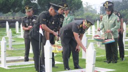 Dispsiad Gelar Ziarah. Dan Tabur Bunga Rangkaian HUT ke - 75*