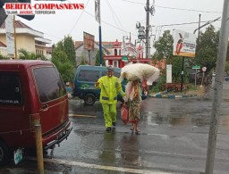 Polisi Satlantas Polres Sampang Tunjukkan Aksi Cepat dan Responsif