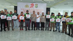 Kapolres Metro Jakarta Timur Gelar Bakti Sosial dan Kesehatan untuk Pengemudi Ojek Online di HUT Bhayangkara ke-79