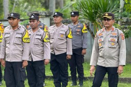 Kapolsek Nusa Penida Dampingi Personel Latihan Baris-Berbaris Jelang Lomba Hari Bhayangkara