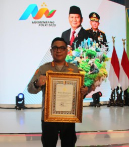 Polresta Denpasar Raih Penghargaan Pelayanan Prima Dari Kemen PAN-RB Dalam Penilaian PEKPPP Mandiri 2024