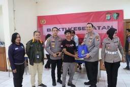 Hari Bhayangkara ke 79, Polres Priok Gelar Bakti Sosial dan Bakti Kasehatan, Sopir Jadi Sasaran