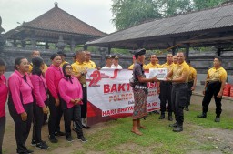Sambut Hari Bhayangkara ke-79, Polsek Gilimanuk Gelar Bakti Religi di Pura Dalem