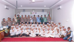Berbagi di Hari Bhayangkara ke-79, Polres Metro Jakarta Timur Bagikan Makan Gratis di Pesantren Tahfidz Qur'an Marhamah