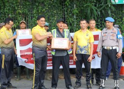 Polres Bandara Ngurah Rai Kembali Salurkan Bansos kepada Masyarakat Dalam Rangka Hari Bhayangkara ke-79