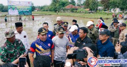 Penanaman Padi di Desa Muktesareh, Bupati Sampang Tingkatkan Produktivitas Pertanian di Lahan Kering