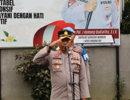 Wakapolres Bandara Ngurah Rai Pimpin Apel Jam Pimpinan, Tekankan Disiplin dan Jauhi Perilaku Negatif