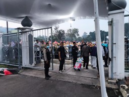 Kedatangan Jamaah Haji Kloter 34 DKI Jakarta di Asrama Haji Pondok Gede Berlangsung Aman dan Tertib