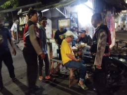 Patroli Dini Hari Polsek Matraman Ajak Warga Aktif Cegah Tawuran dan Kriminalitas