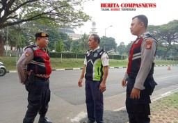 Polsek Makasar Laksanakan Strong Point di Sekitar Masjid At-Tin, Antisipasi Tawuran dan Gangguan Kamtibmas