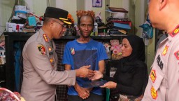 Polres Metro Jakarta Timur Laksanakan Kegiatan Anjangsana, Kunjungi Anggota dan Bhayangkari yang Sakit