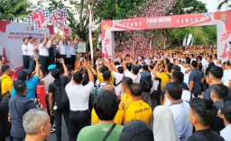 Kapolda Bali Lepas 10.Ribu Peserta Jalan Sehat "Polri Bersama TNI dan Masyarakat"