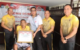 Kapolresta Denpasar Serahkan Bedah Rumah Dalam Rangka Hari Bhayangkara ke-79