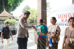 Giat Minggu Kasih, Polres Klungkung Ajak Masyarakat Jaga Keamanan